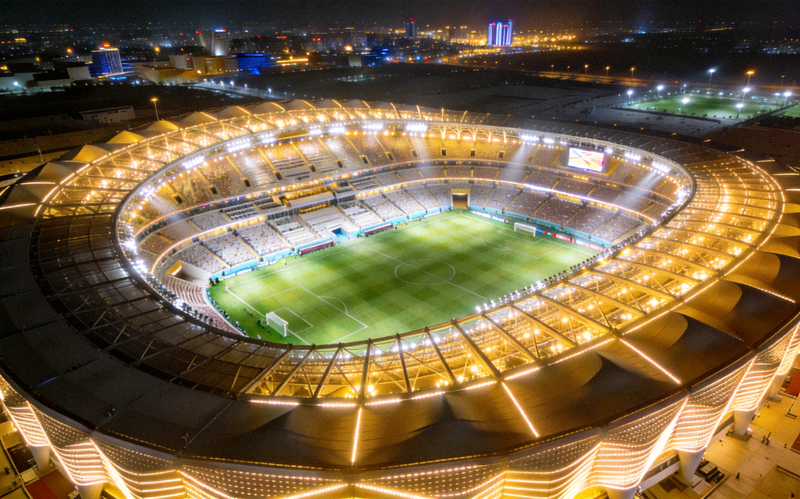 世界杯决赛球场全景 - 卢赛尔体育场夜晚灯光璀璨